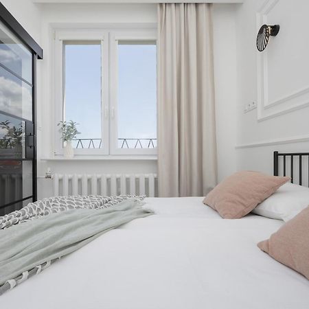 Elegancki Apartament Dla 4 Osob W Warszawie By Noclegi Renters Varsó Kültér fotó